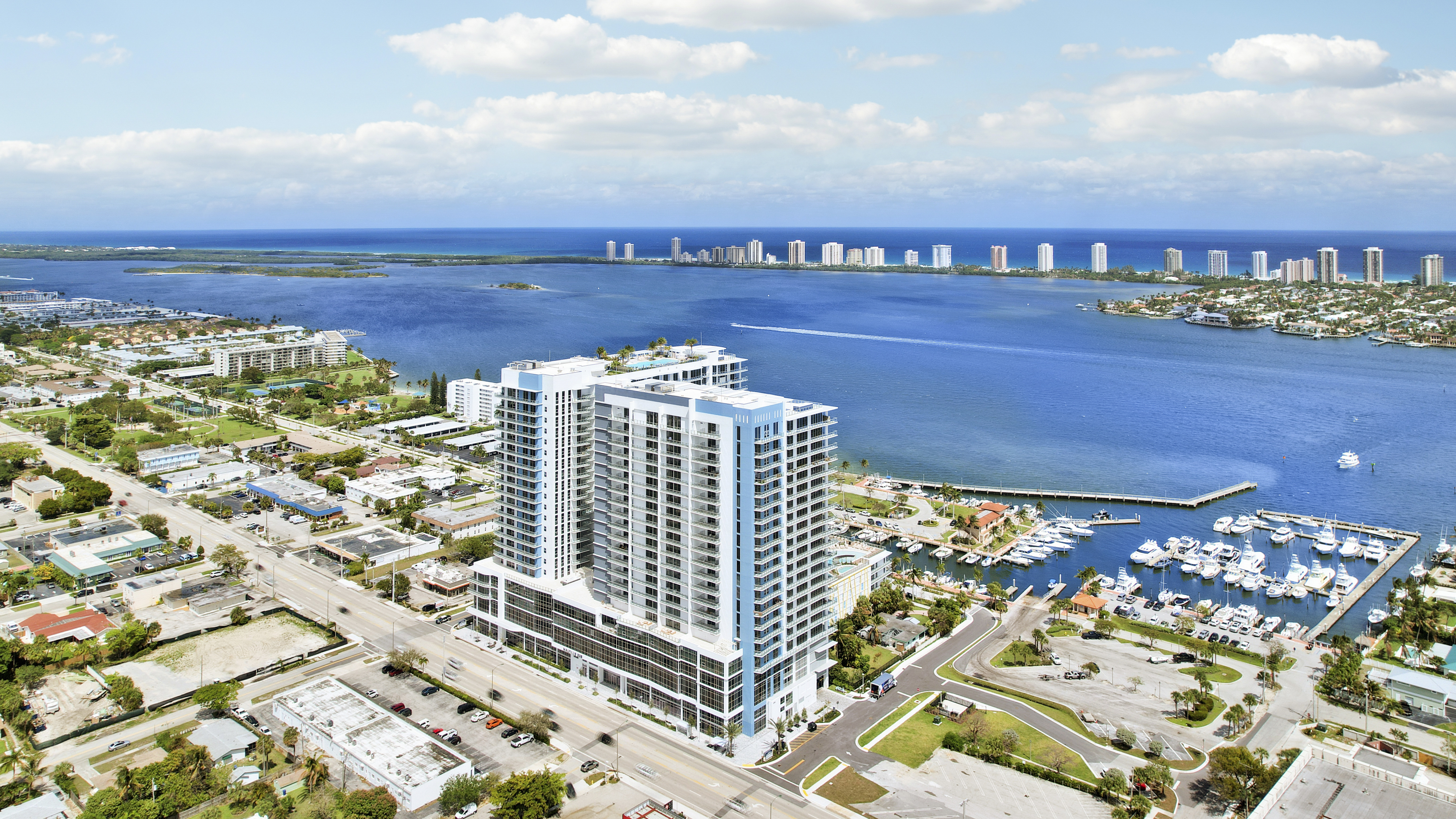 Nautilus 220 on the Intracoastal with the Atlantic Ocean beyond