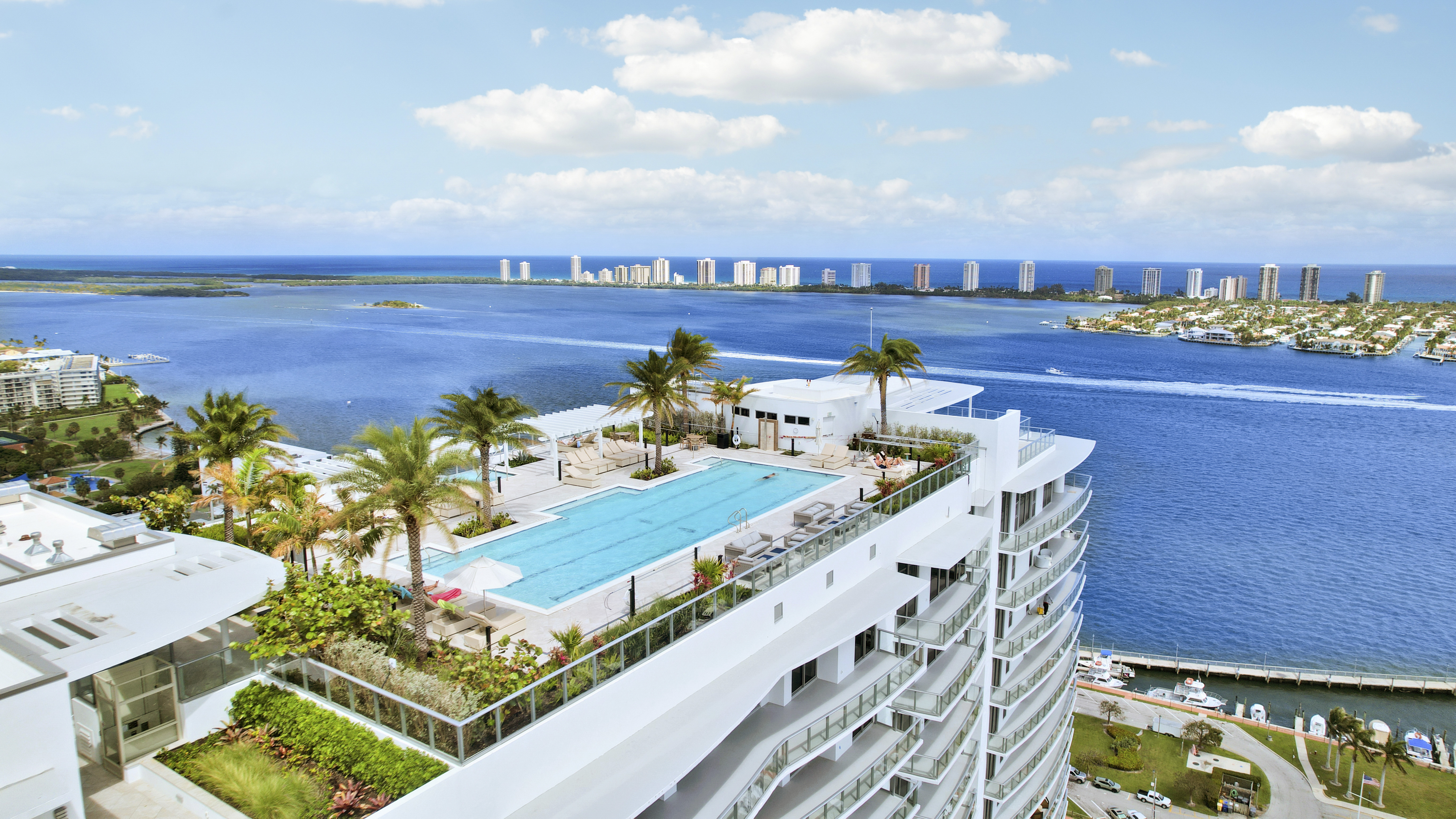 Nautilus 220 rooftop pool overlooking the Intracoastal and ocean skyline